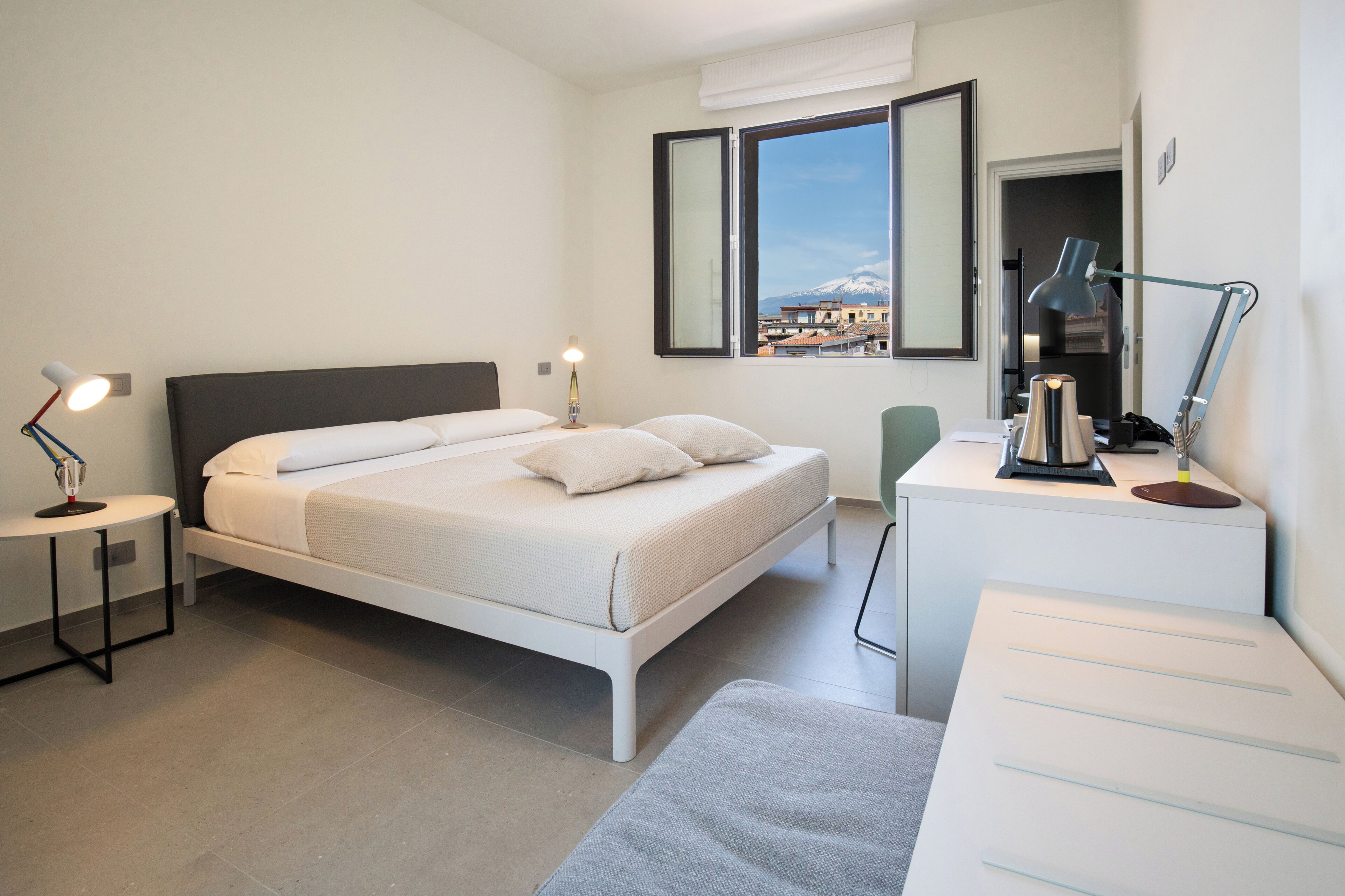 Cuscita Design Stay Etna View with Terrace | Allergitestet sengetøy, dundyner, minibar og safe på rommet