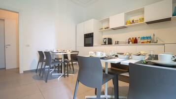 Desayuno continental (EUR 5 por persona)