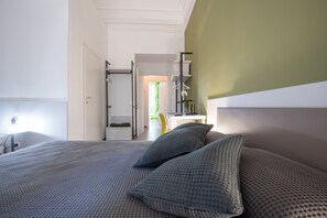 Chambre triple | Literie hypoallergénique, couette en duvet, minibar, coffre-fort