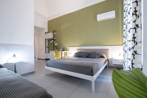 Triple Room | Minibar, in-room safe, desk, soundproofing - Suite Inn Catania (Catania)