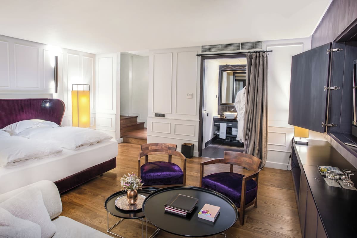 Quarto premium | Roupas de cama premium, frigobar, cofres nos quartos