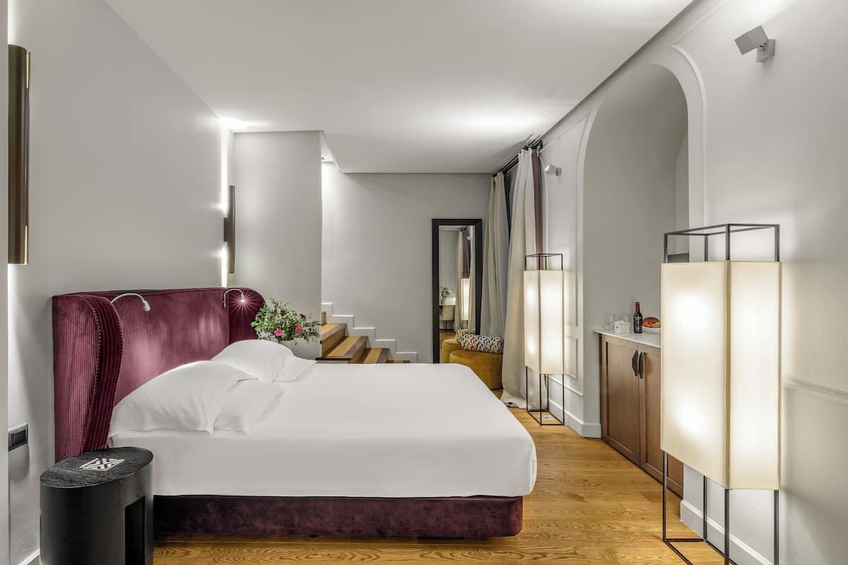 Rom – deluxe | Sengetøy av topp kvalitet, minibar, safe på rommet og lydisolert