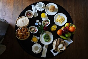 Ferdiglaget frokost hver dag (EUR 40 per person)