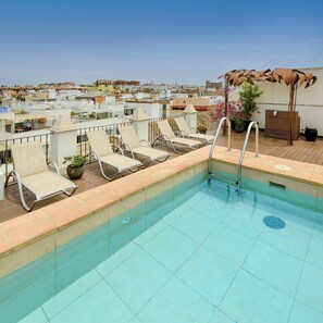 Außenpool, Liegestühle