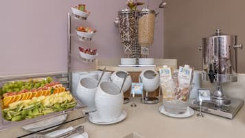 Petit-déjeuner buffet servi tous les jours en supplément