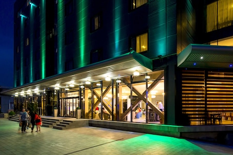 Exterior. West City Hotel