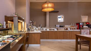 Desayuno buffet todos los días (con cargo)