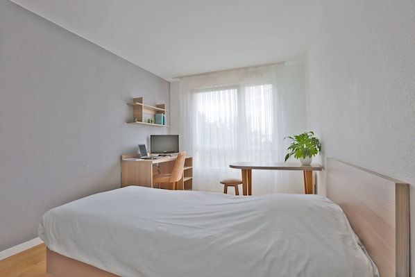 Standard Double Room | Desk, blackout curtains, soundproofing, iron/ironing board