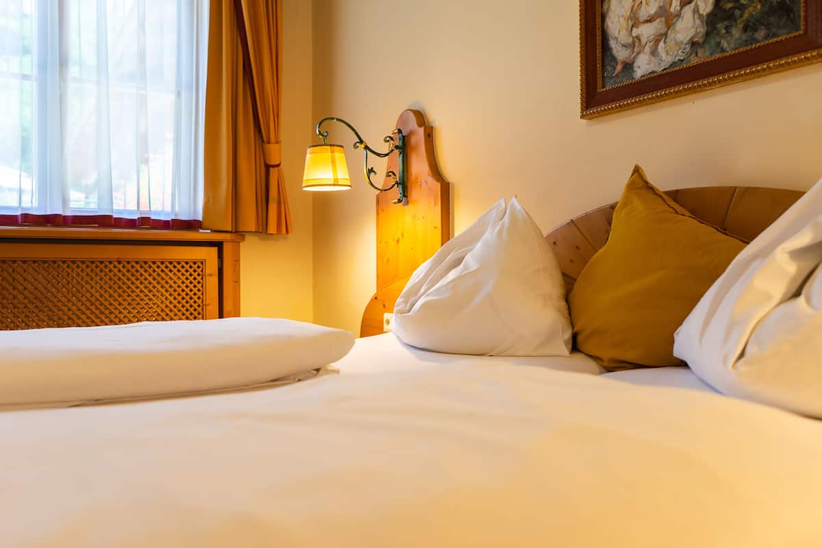 double room, balcony | minibar, individually furnished, desk, soundproofing