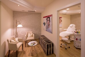 Sauna, tina de hidromasaje, baño de vapor y tratamientos corporales 
