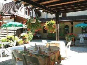 Dining - Doubs Rivage (Charette)