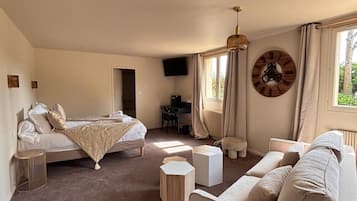 Comfort Room (For 5) | Desk, free WiFi, bed sheets