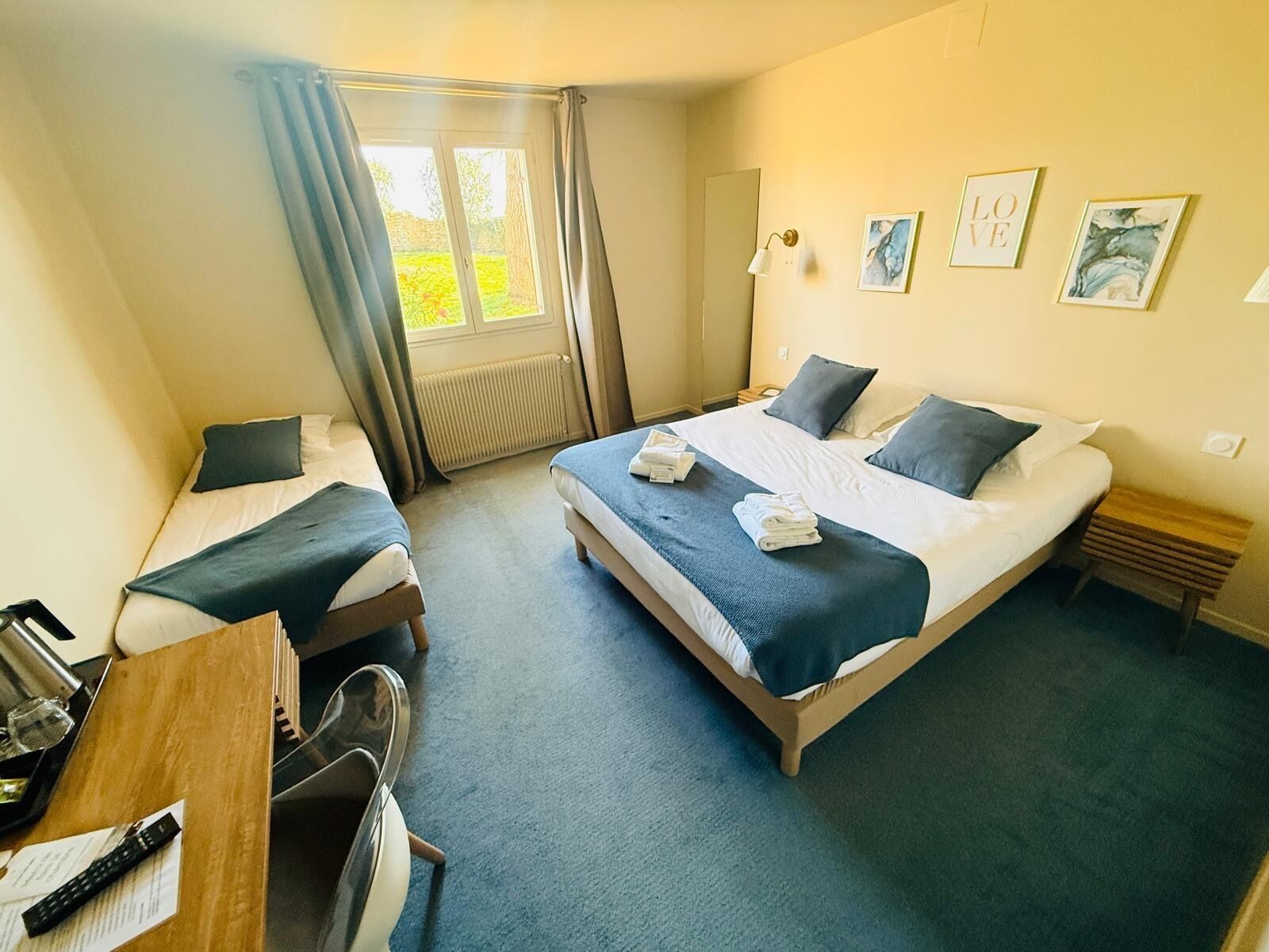 Comfort Triple Room | Desk, free WiFi, bed sheets
