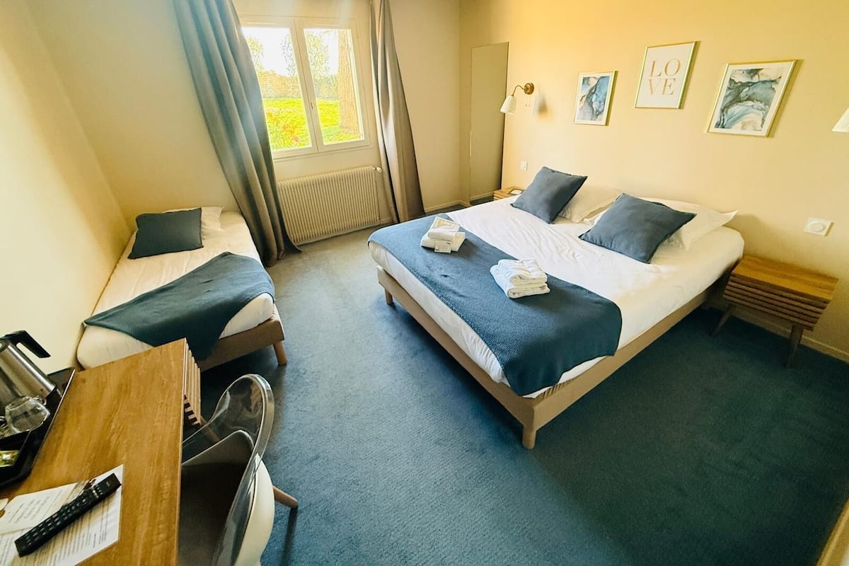 Comfort Triple Room | Desk, free WiFi, bed sheets