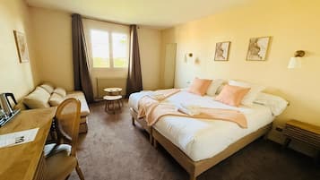 Comfort Quadruple Room | Desk, free WiFi, bed sheets