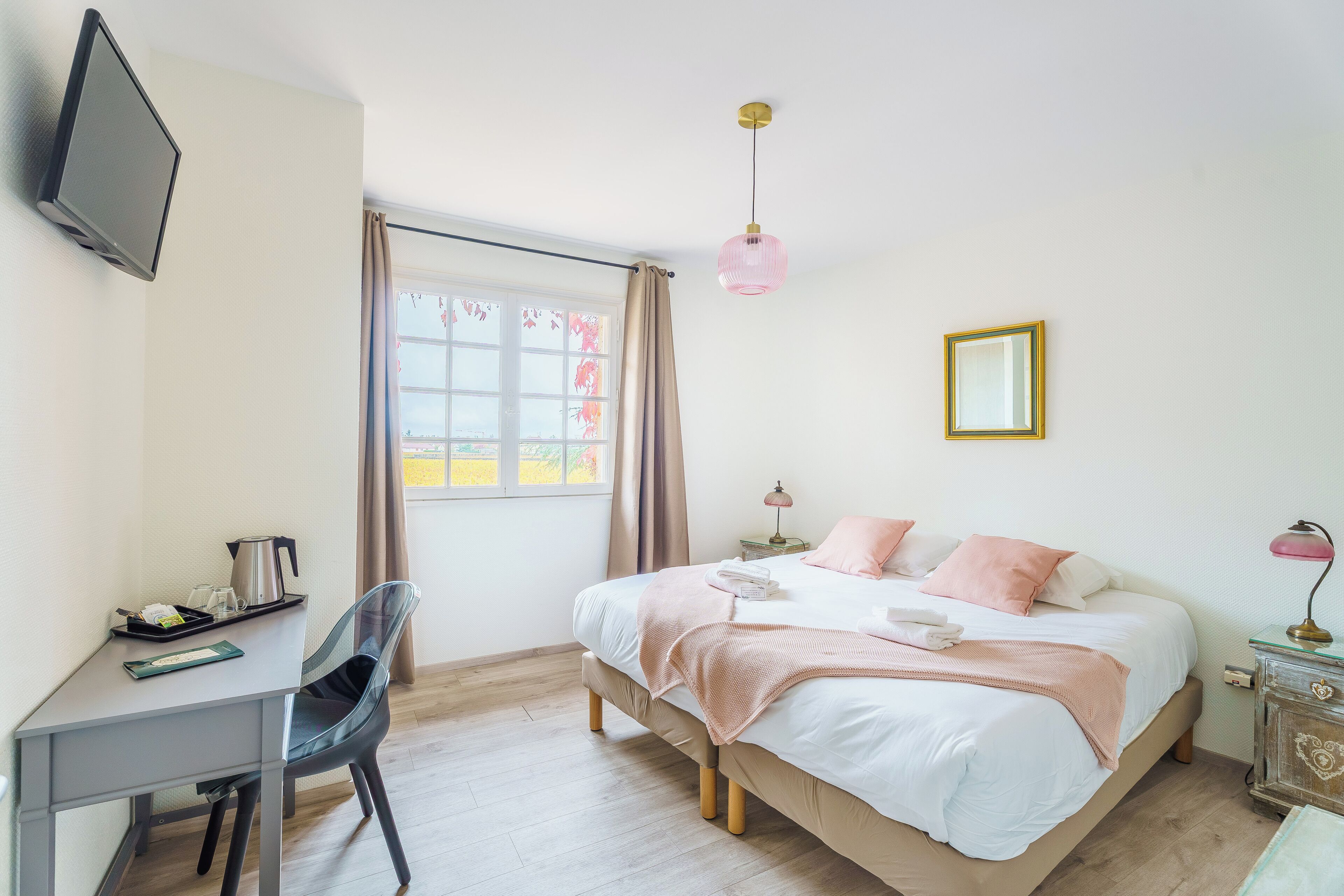 Comfort Double Room | Desk, free WiFi, bed sheets