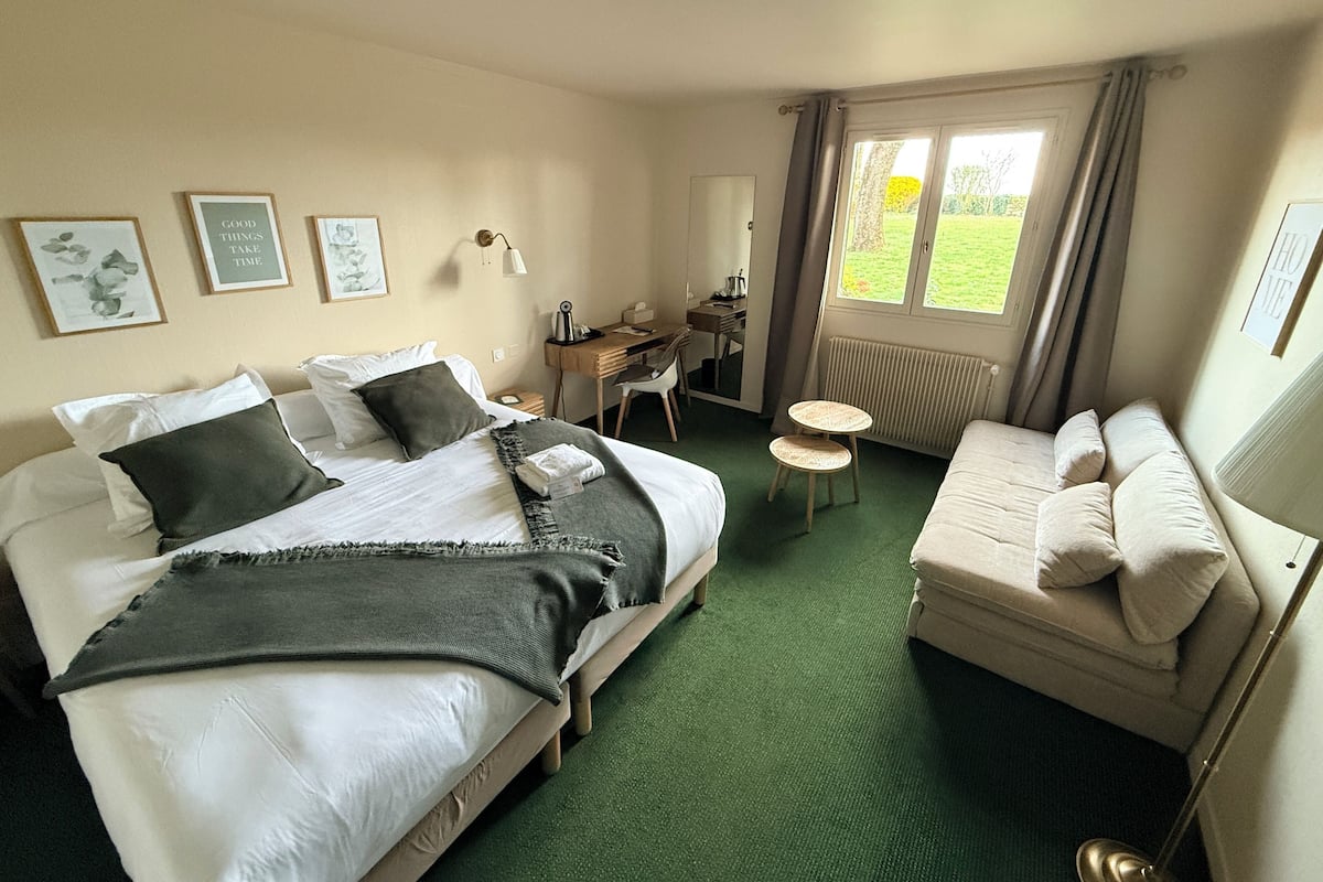 Comfort Quadruple Room | Desk, free WiFi, bed sheets