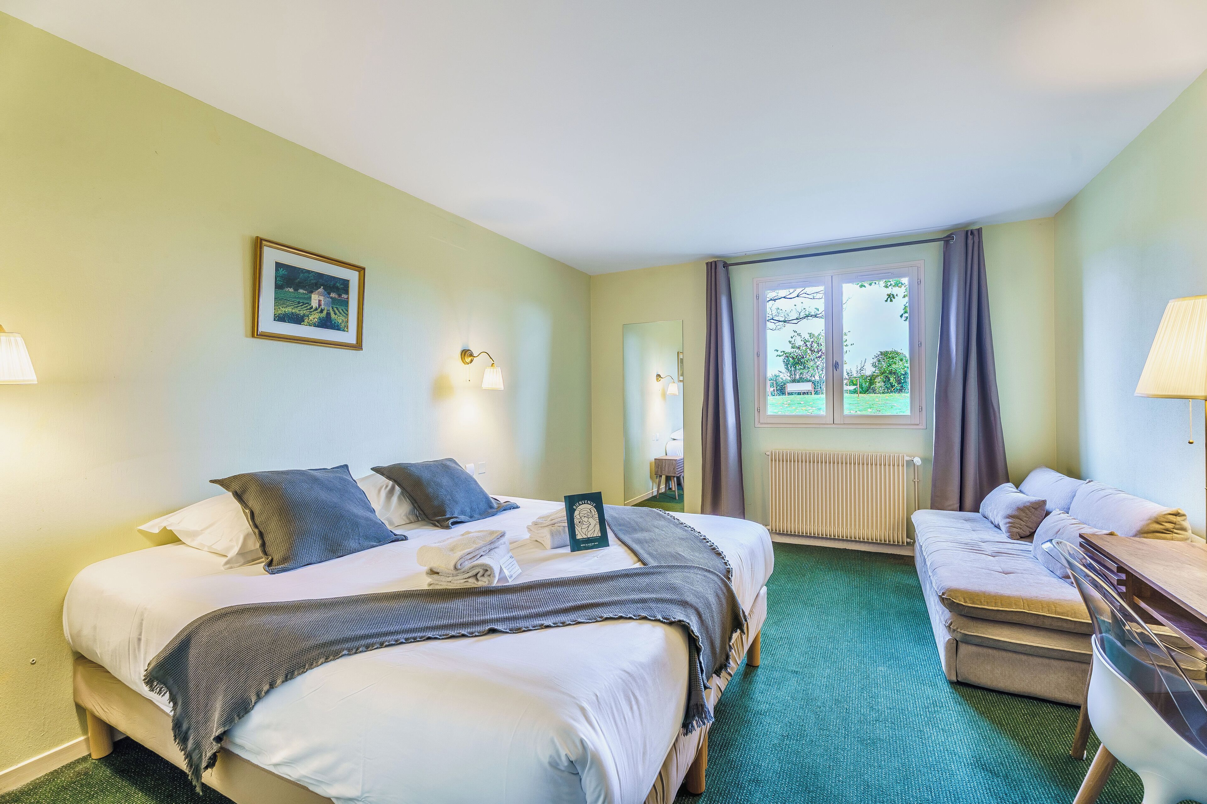 Comfort Quadruple Room | Desk, free WiFi, bed sheets