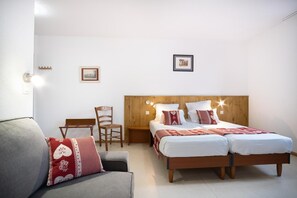 Desk, iron/ironing board, free WiFi - Hôtel Relais d'Issenheim (Issenheim)