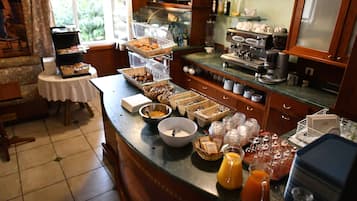 Colazione a buffet a pagamento, servita tutte le mattine 