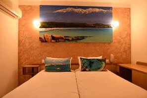Twin Room | Desk, soundproofing, iron/ironing board, free WiFi - Hôtel Claridge (Propriano)