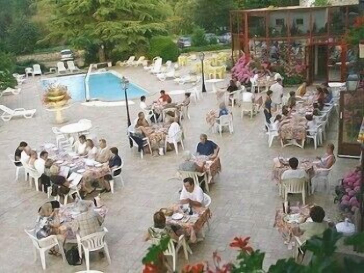 Lunch and dinner served, French cuisine