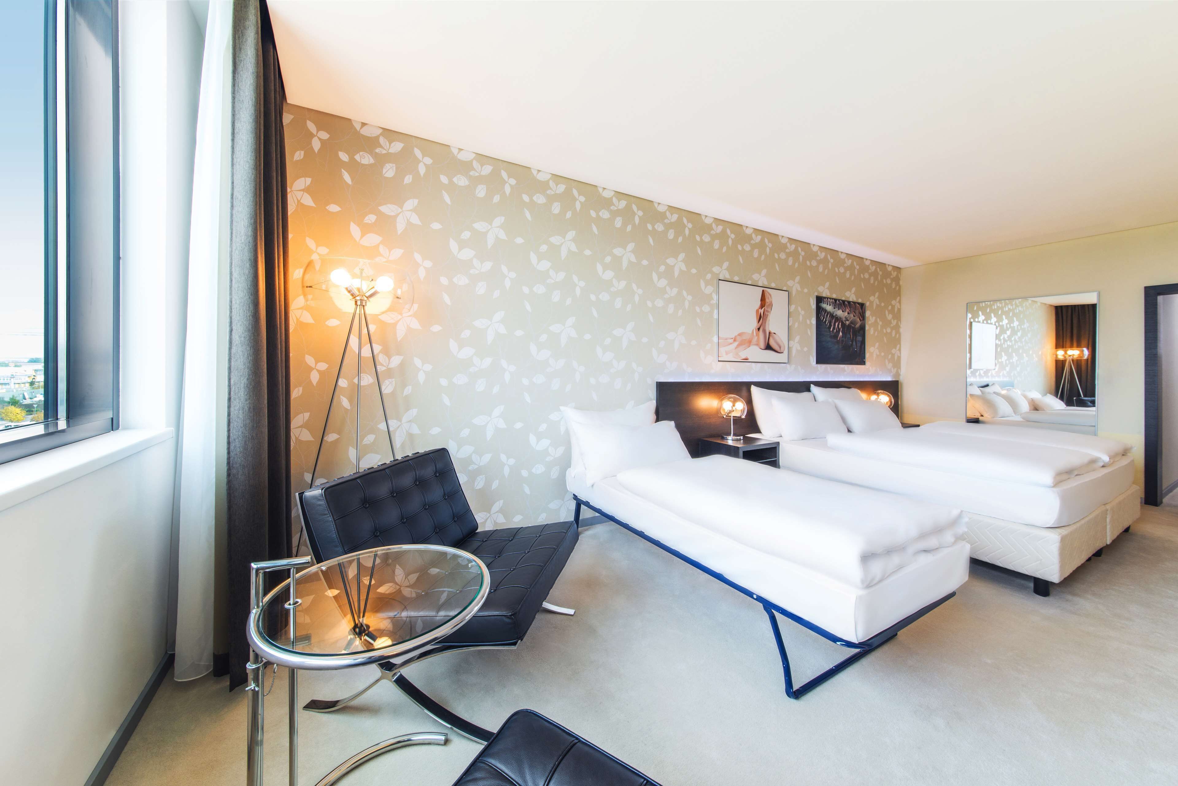 premium bedding, pillow-top beds, minibar, in-room safe