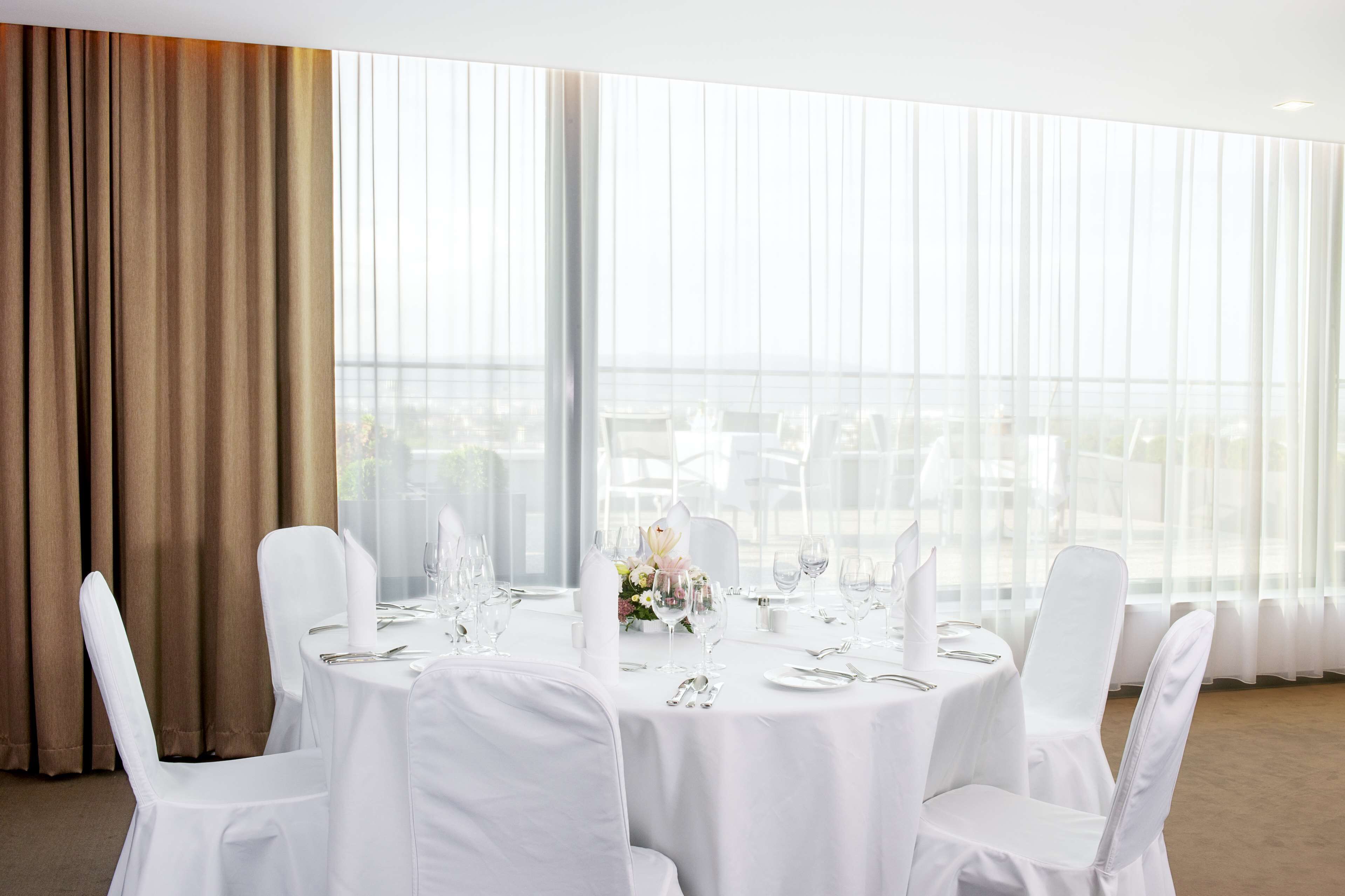 lunch and dinner served