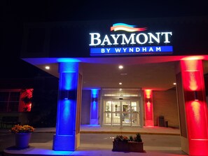 Property entrance - Baymont by Wyndham Fort Morgan (Fort Morgan)