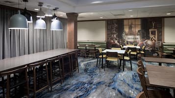 Café da manhã com buffet grátis todos os dias