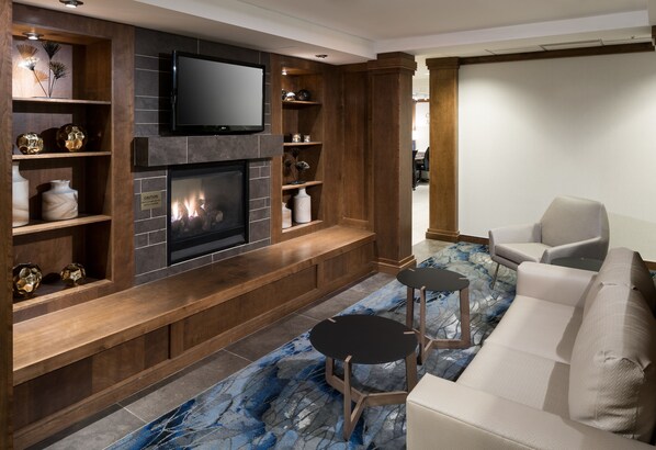 Lobby sitting area - Fairfield Inn & Suites by Marriott South Bend at Notre Dame (South Bend)