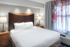 In-room safe, desk, iron/ironing board, free WiFi - Fairfield Inn & Suites by Marriott South Bend at Notre Dame (South Bend)