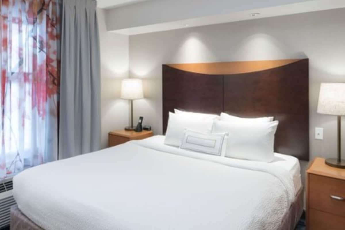 In-room safe, desk, iron/ironing board, free WiFi