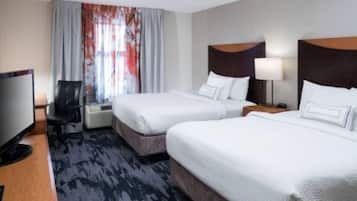 Cofres nos quartos, escrivaninha, ferros/tábuas de passar roupa