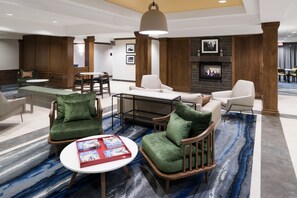 Lobby sitting area - Fairfield Inn & Suites by Marriott South Bend at Notre Dame (South Bend)