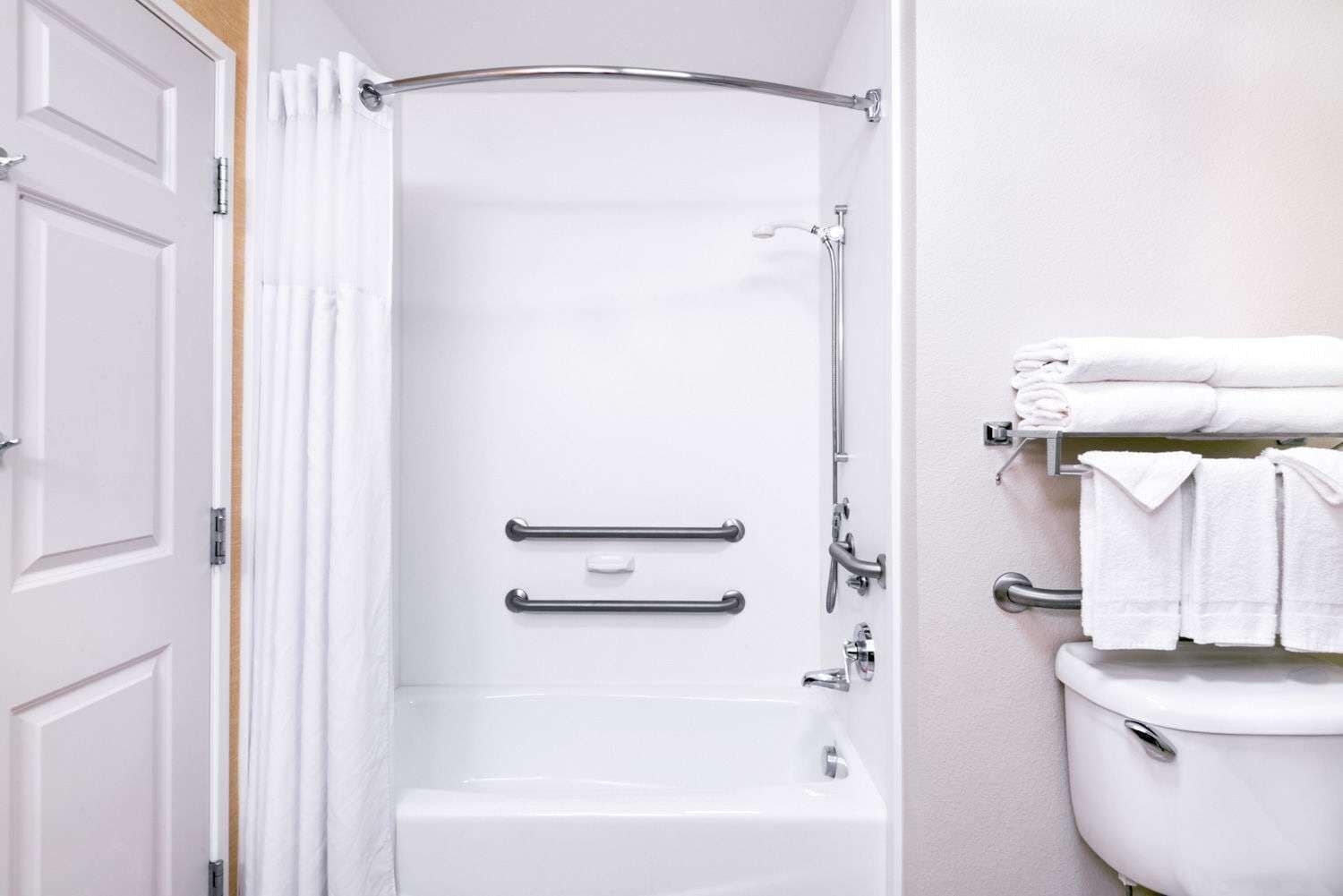 combined shower/bathtub, free toiletries, hair dryer, towels