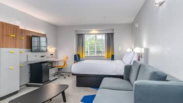 Studio Suite, 1 Queen Bed, Non Smoking | In-room safe, desk, laptop workspace, blackout drapes
