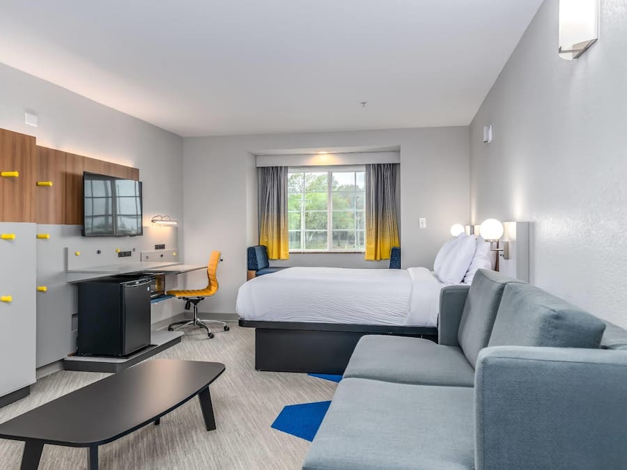 Studiosuite, 1 queensize-seng, ikke-røyk | Safe på rommet, skrivebord og skrivebord for bærbar PC