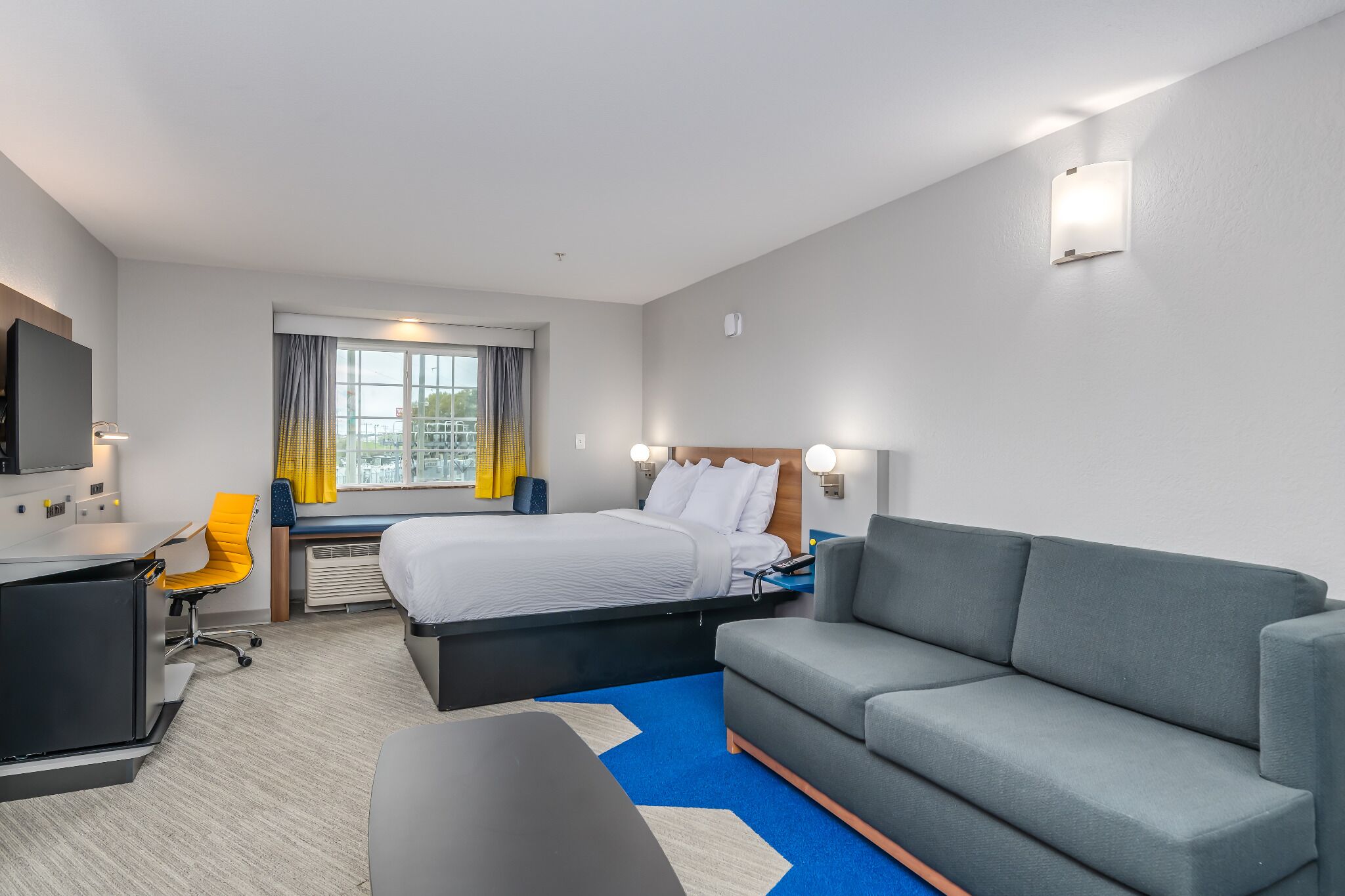 in-room safe, desk, laptop workspace, blackout curtains