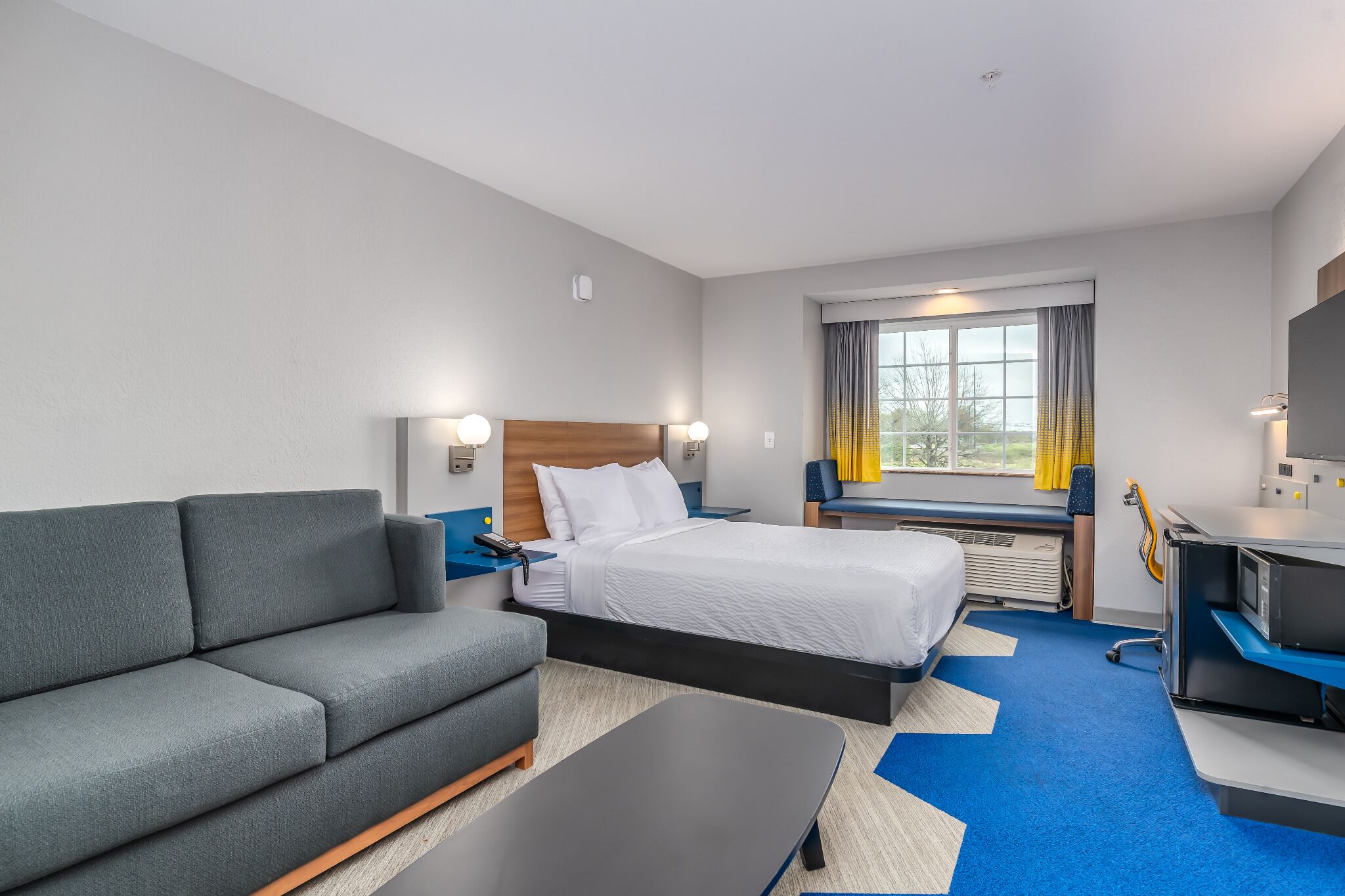 in-room safe, desk, laptop workspace, blackout curtains