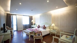 Minibar, in-room safe, desk, rollaway beds (surcharge) - Medallion Hanoi Hotel (Hanoi)