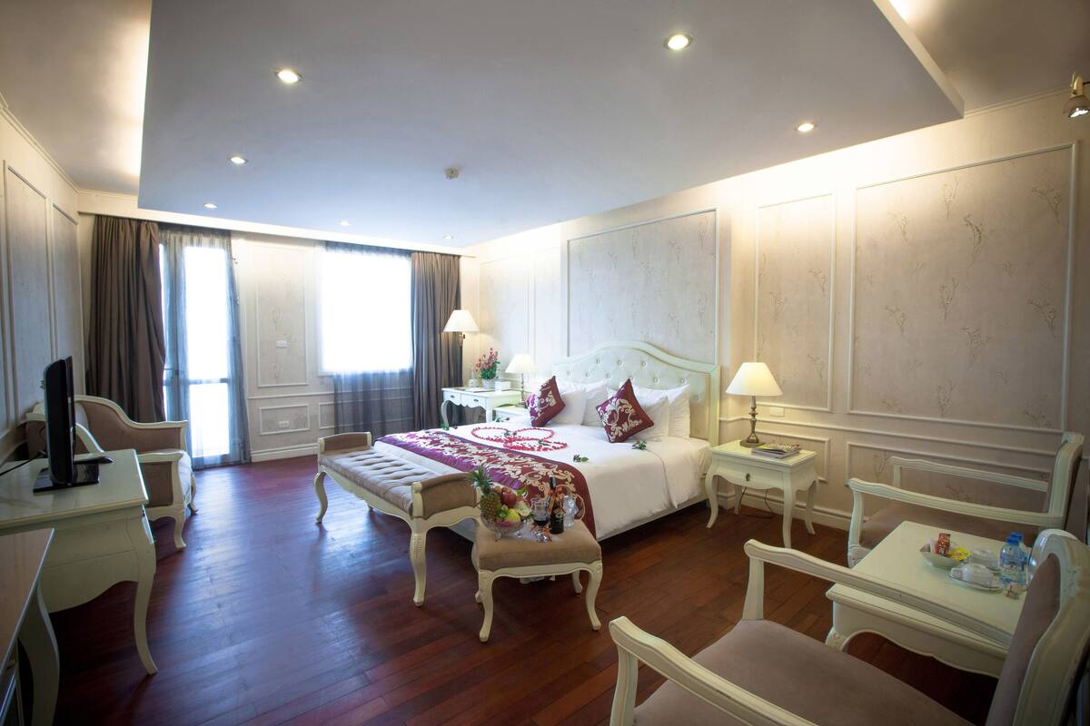 Minibar, in-room safe, desk, rollaway beds