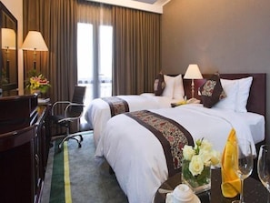 Minibar, in-room safe, desk, rollaway beds - Medallion Hanoi Hotel (Hanoi)
