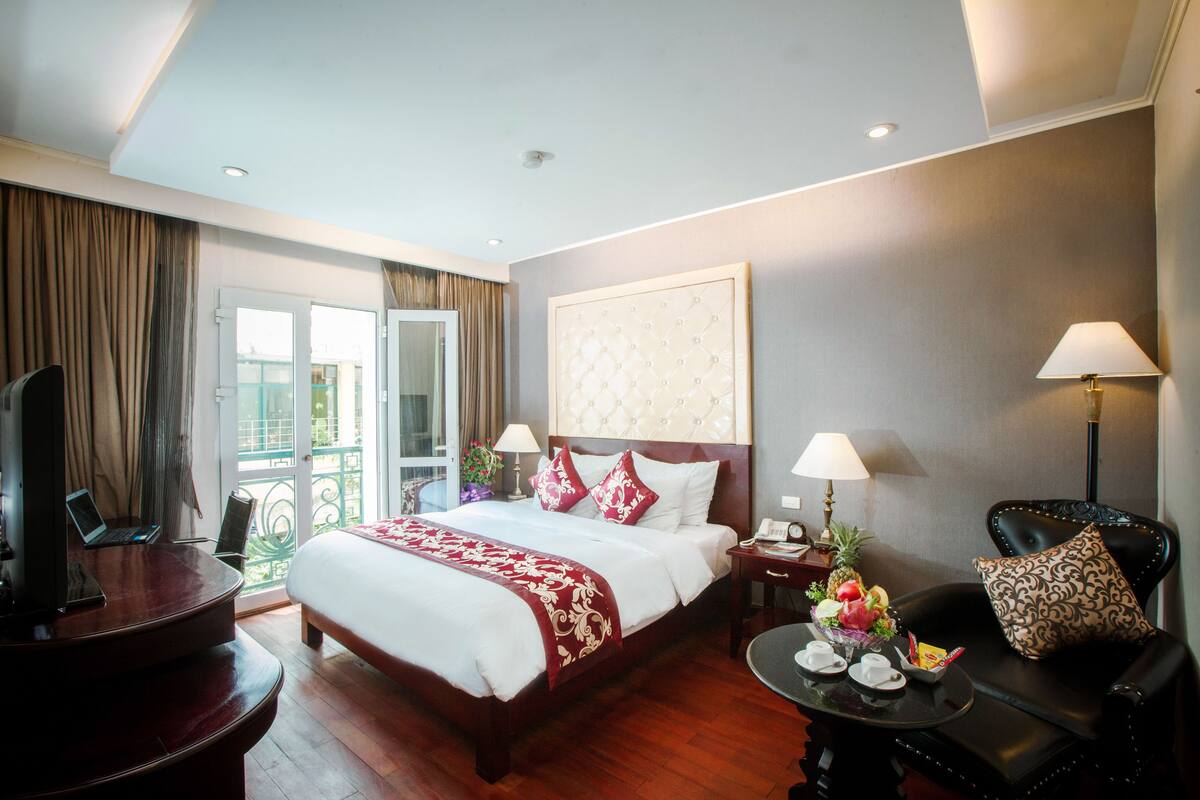 Minibar, in-room safe, desk, rollaway beds