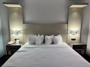 Individually decorated, individually furnished, desk, laptop workspace - Baymont by Wyndham Texas City (Texas City)