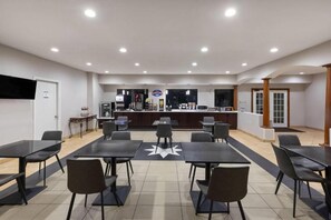 Free daily continental breakfast - Baymont by Wyndham Texas City (Texas City)