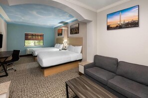 Suite, 2 queensize bedden, niet-roken | Individueel gedecoreerd, individueel gemeubileerd, een bureau