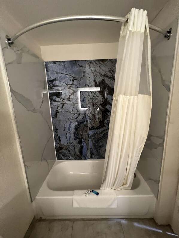 Combined shower/bathtub, towels - Baymont by Wyndham Texas City (Texas City)