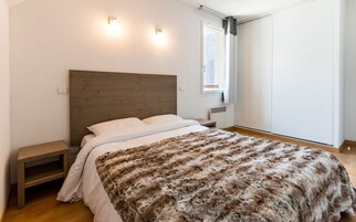 婴儿床、收费 WiFi