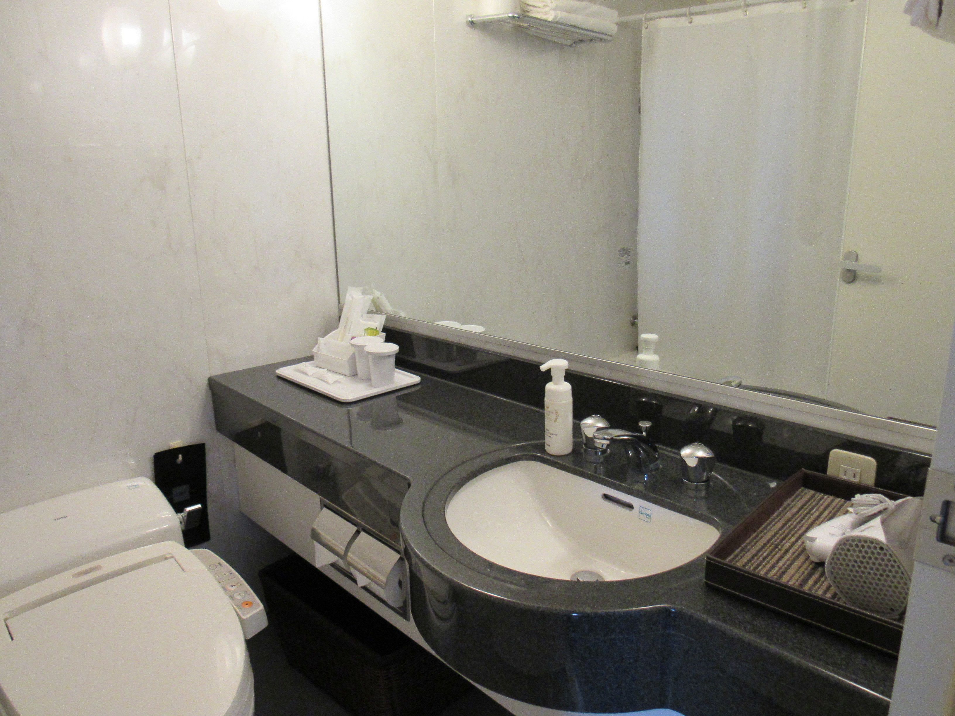 combined shower/bathtub, free toiletries, hair dryer, slippers